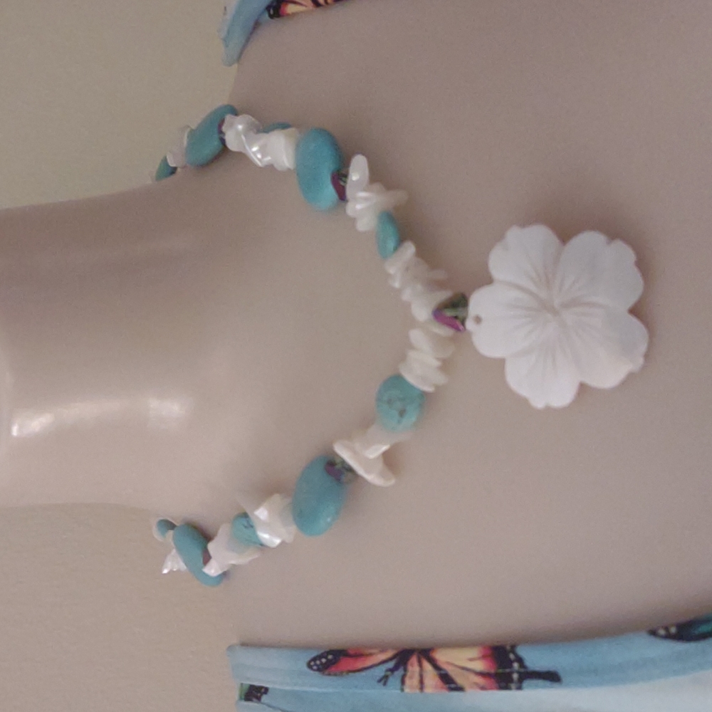 Boho handmade necklace and matching earrings. SO CUTE!!!